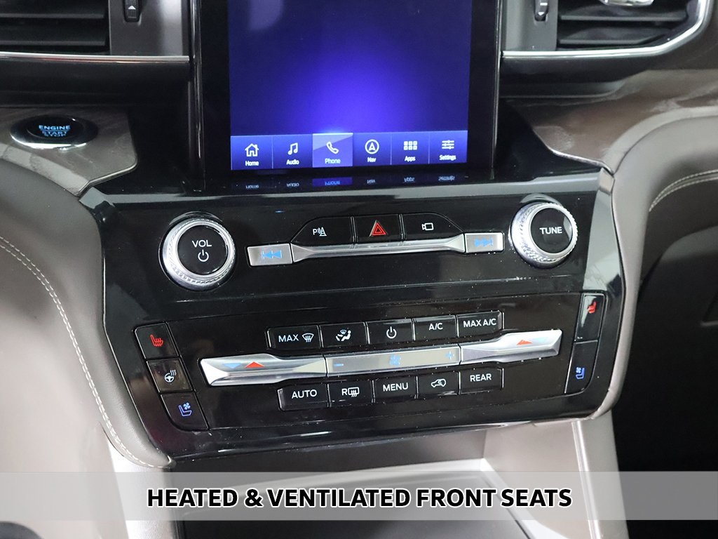 2023 Ford Explorer Platinum photo 2