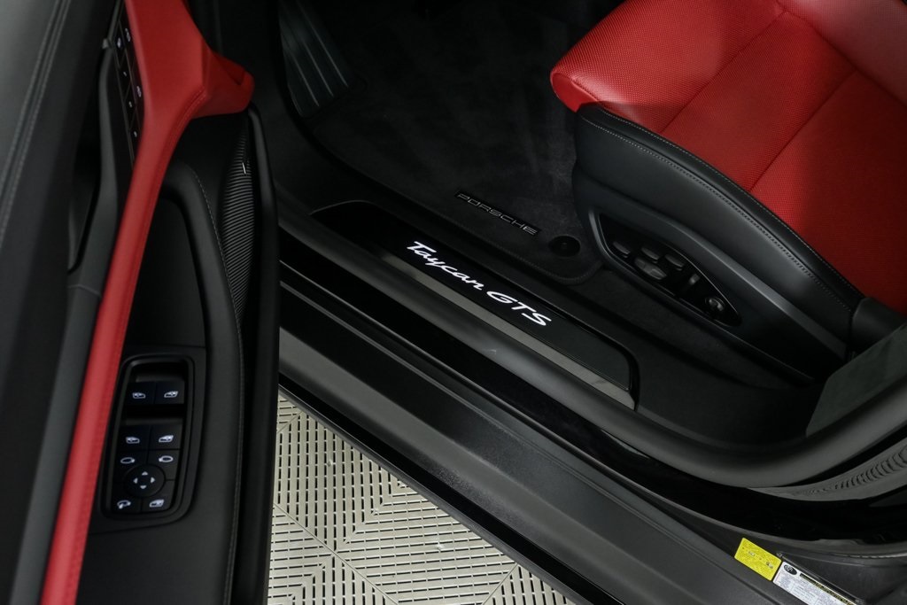 2025 Porsche Taycan GTS photo 8
