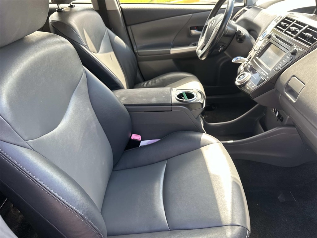 2013 Toyota Prius V Five photo 14
