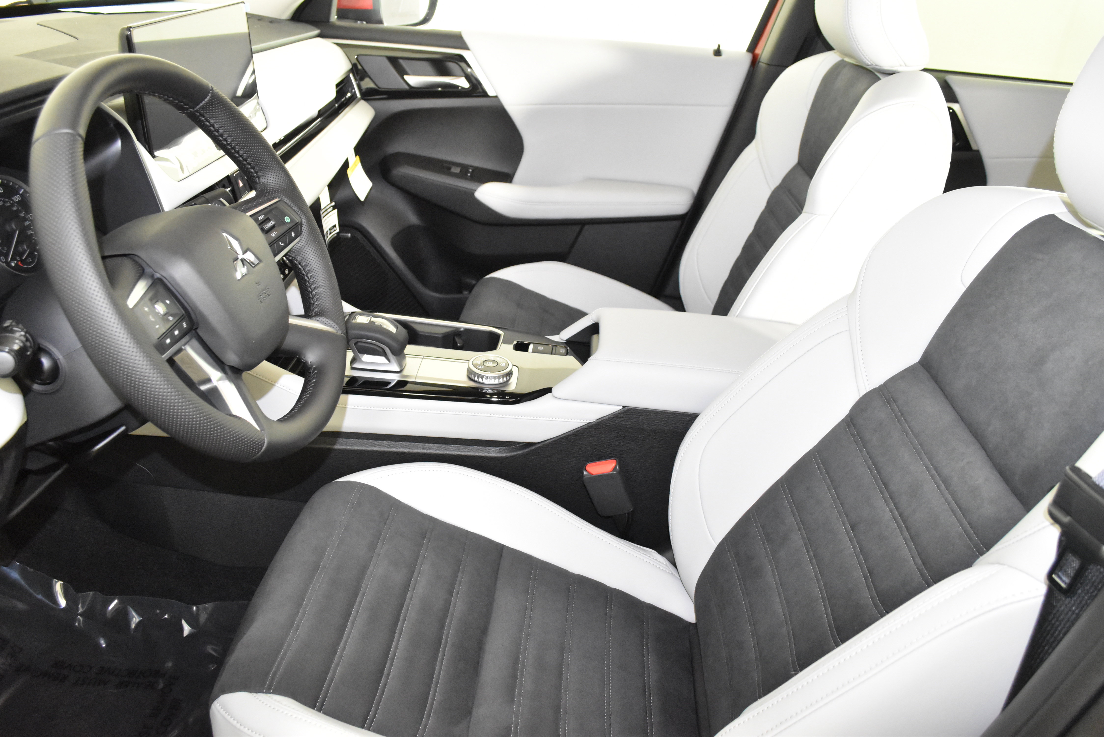 2025 Mitsubishi Outlander SE Ralliart photo 4