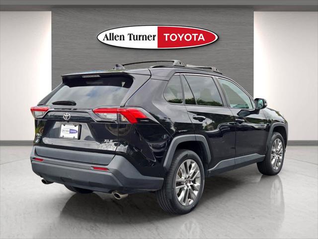 2021 Toyota RAV4 XLE Premium photo 4