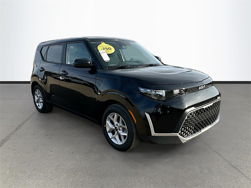 2025 Kia Soul LX's photo