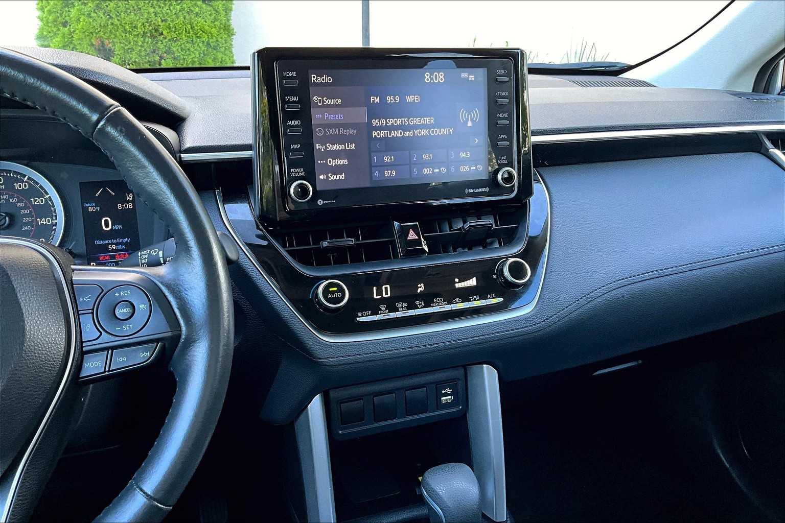 2022 Toyota Corolla Cross LE photo 6