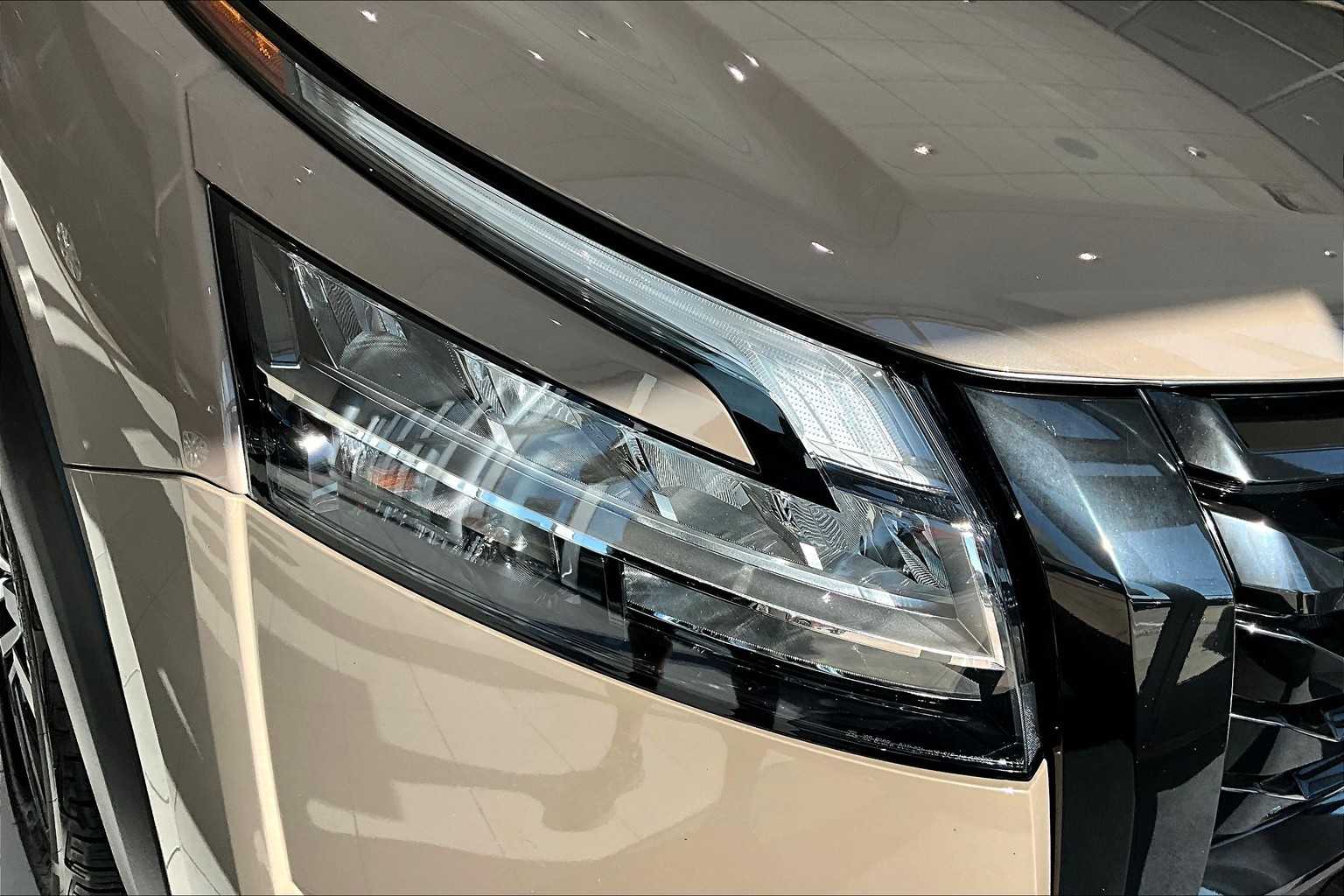 2023 Nissan Pathfinder Platinum photo 49