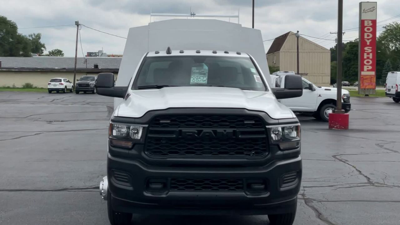 2023 Ram 3500 Tradesman photo 3