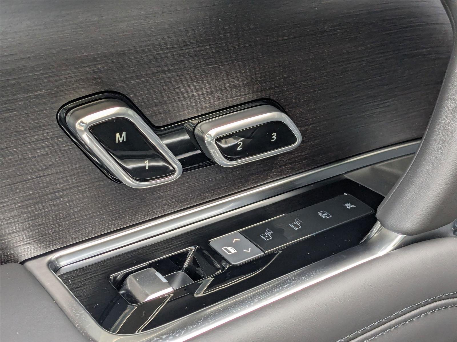 2025 Land Rover Range Rover SE photo 22