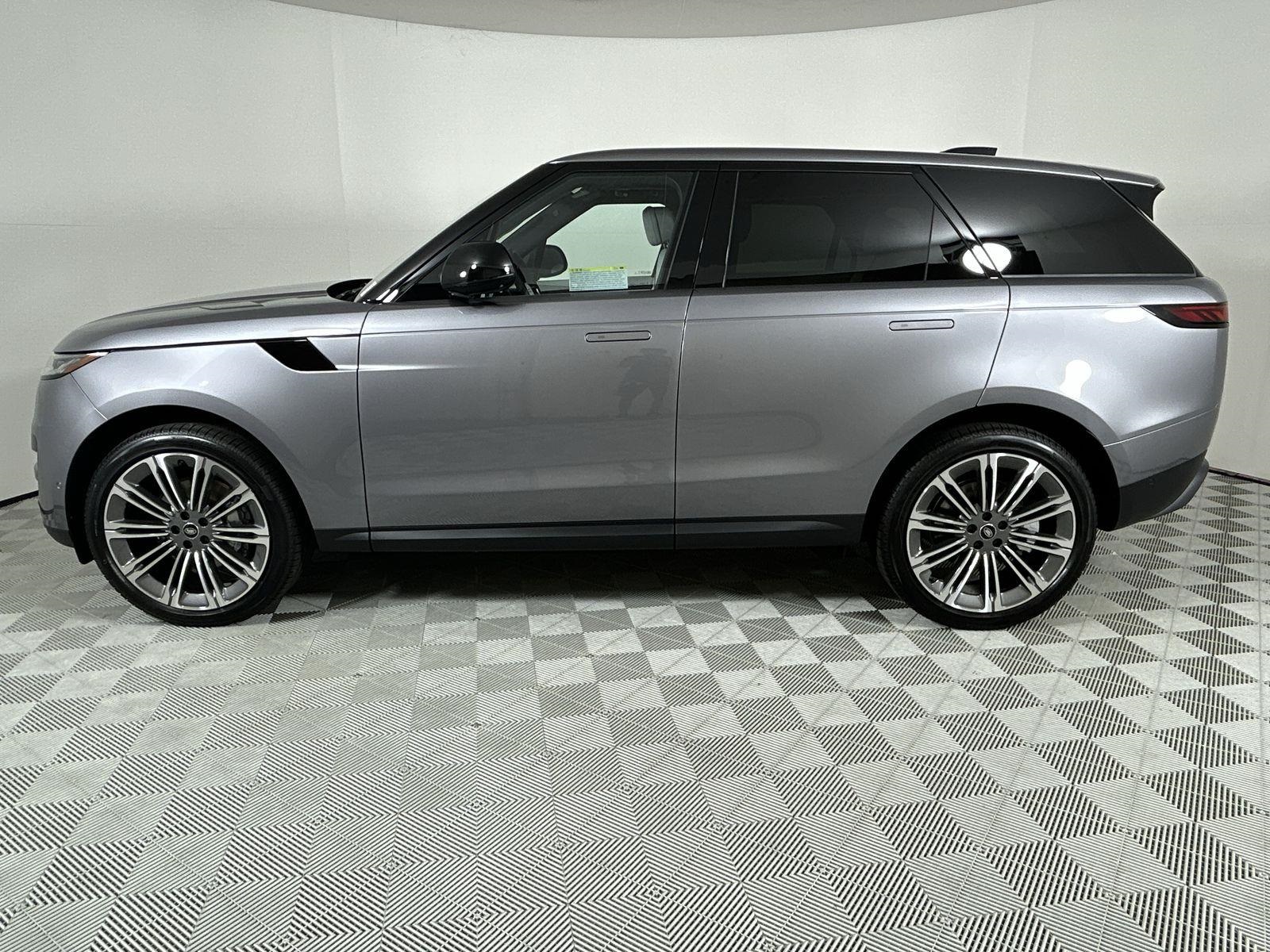 2025 Land Rover Range Rover Sport SE photo 2