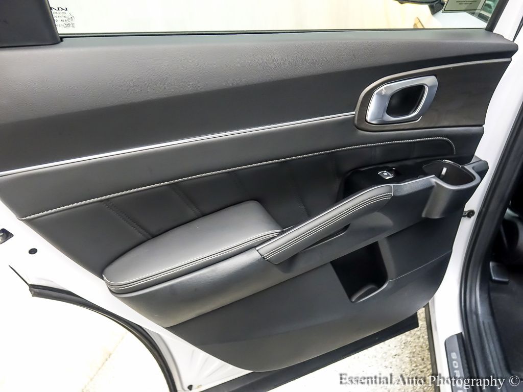 2025 KIA SORENTO - Image 23