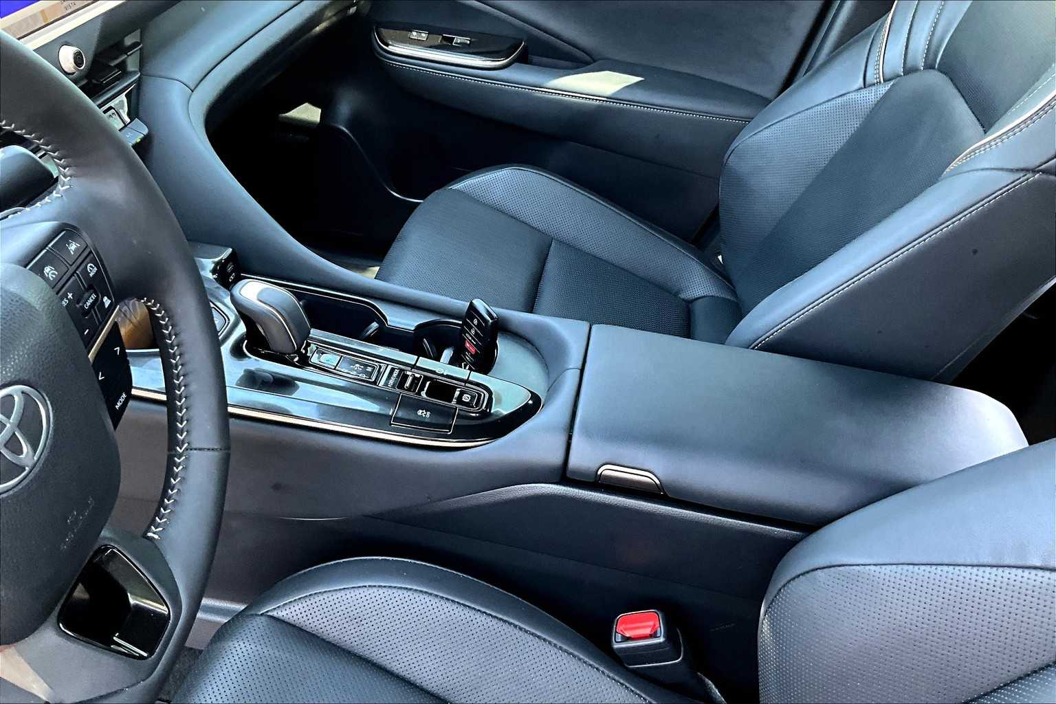 2025 Toyota Crown Platinum photo 13