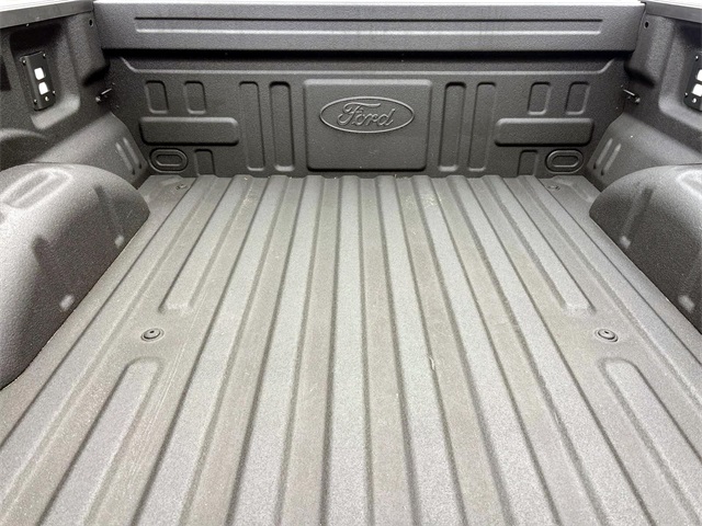 Used 2025 White Metallic Ford Lariat image 5