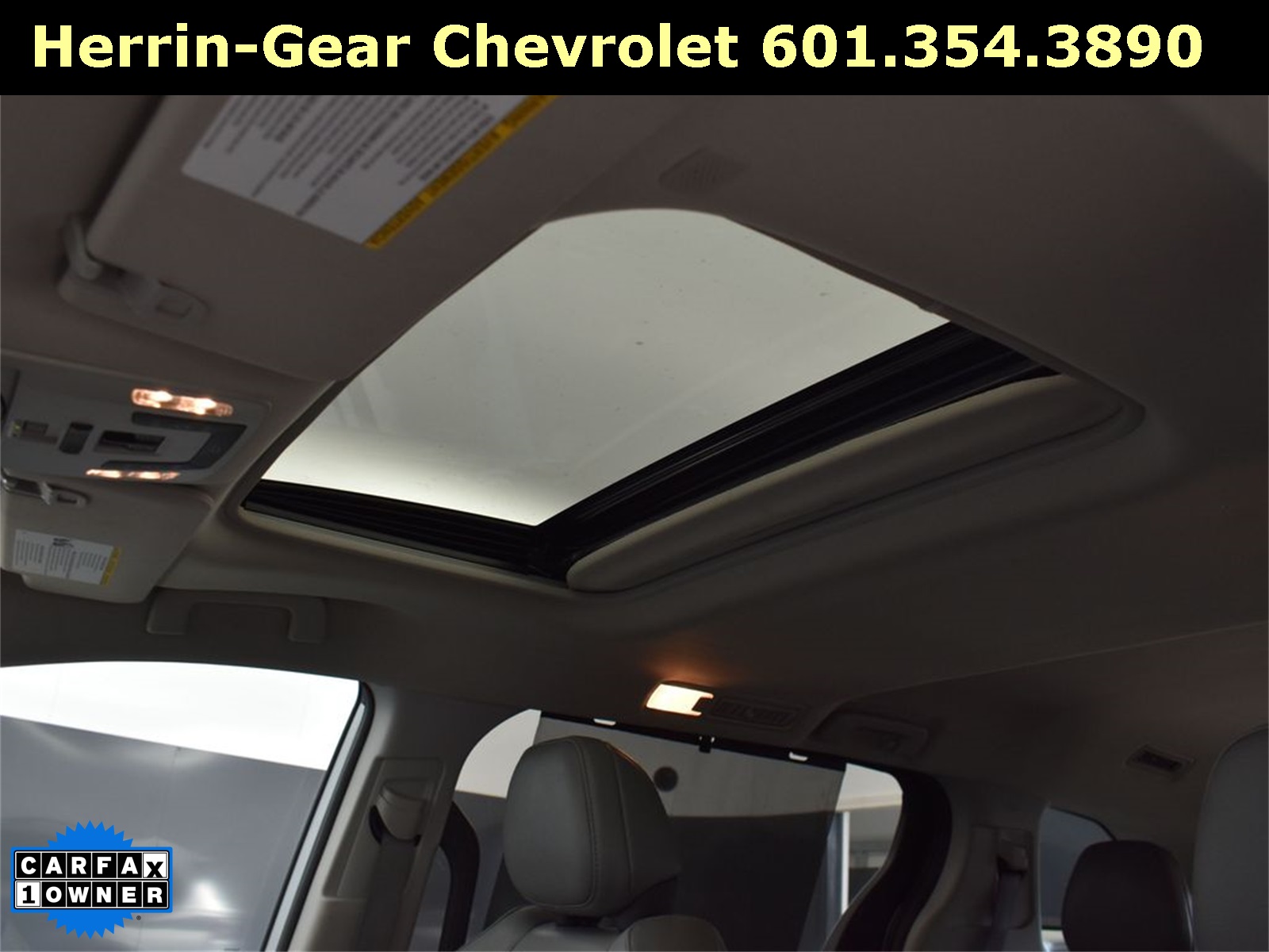 2023 Toyota Sienna XLE photo 12
