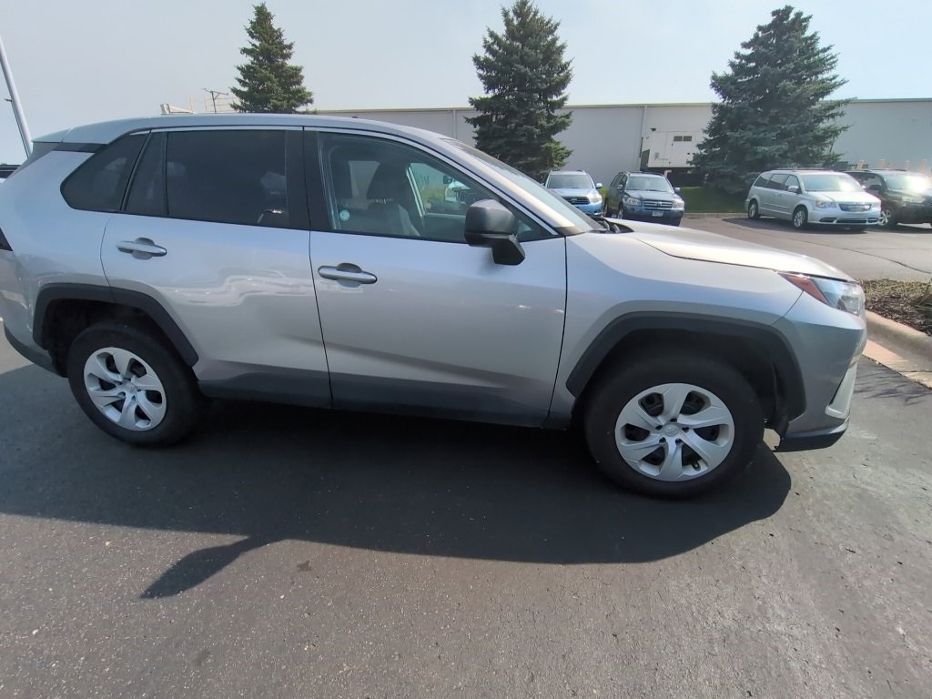 2024 Toyota RAV4 LE photo 2
