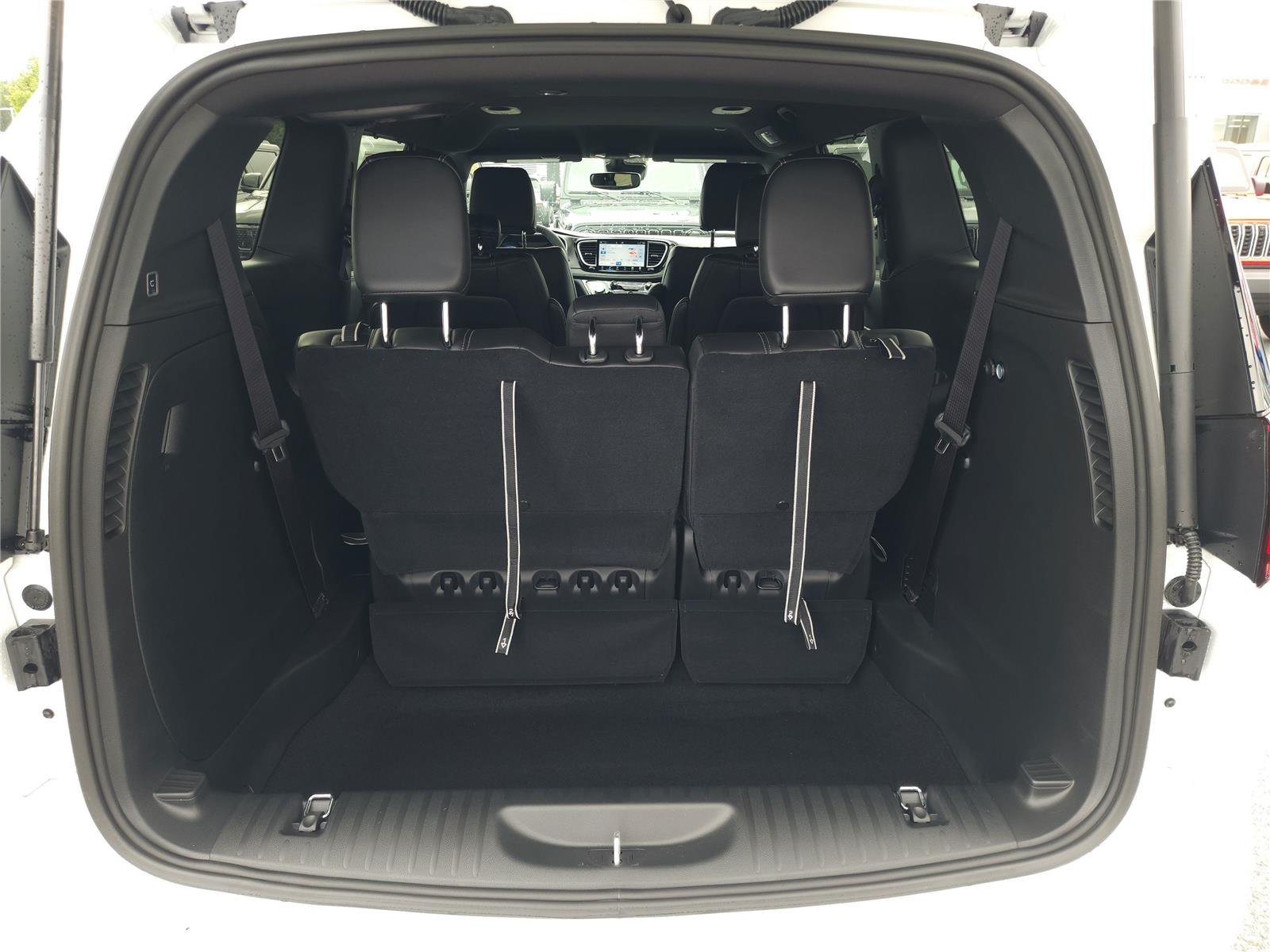 2026 Chrysler Pacifica photo 3