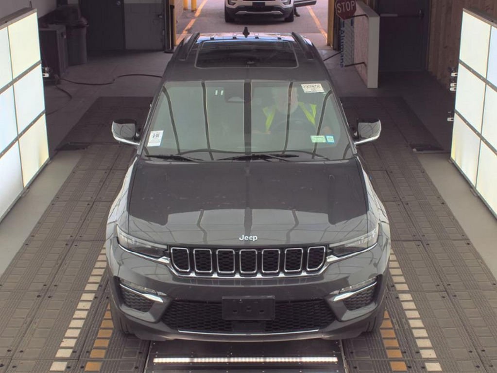 2024 Jeep Cherokee Limited 4xe photo 2