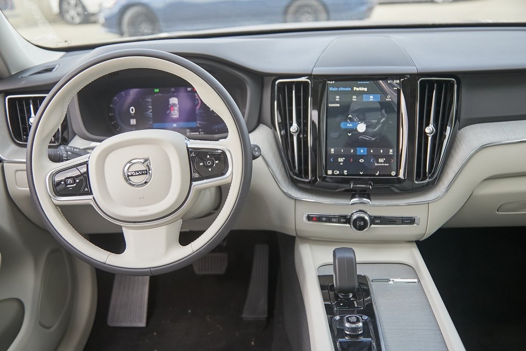2025 VOLVO XC60 - Image 22