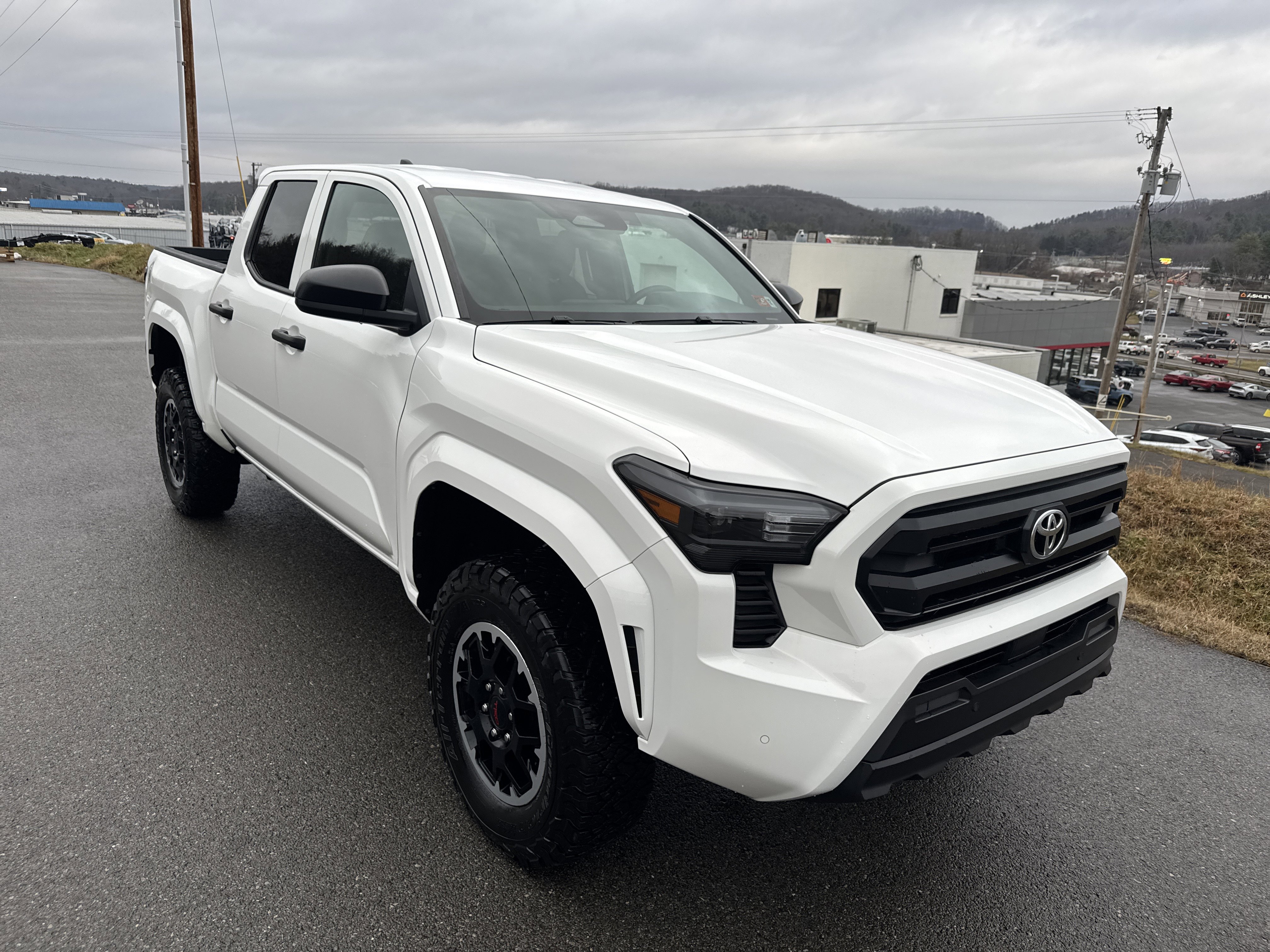 2024 Toyota Tacoma SR's photo