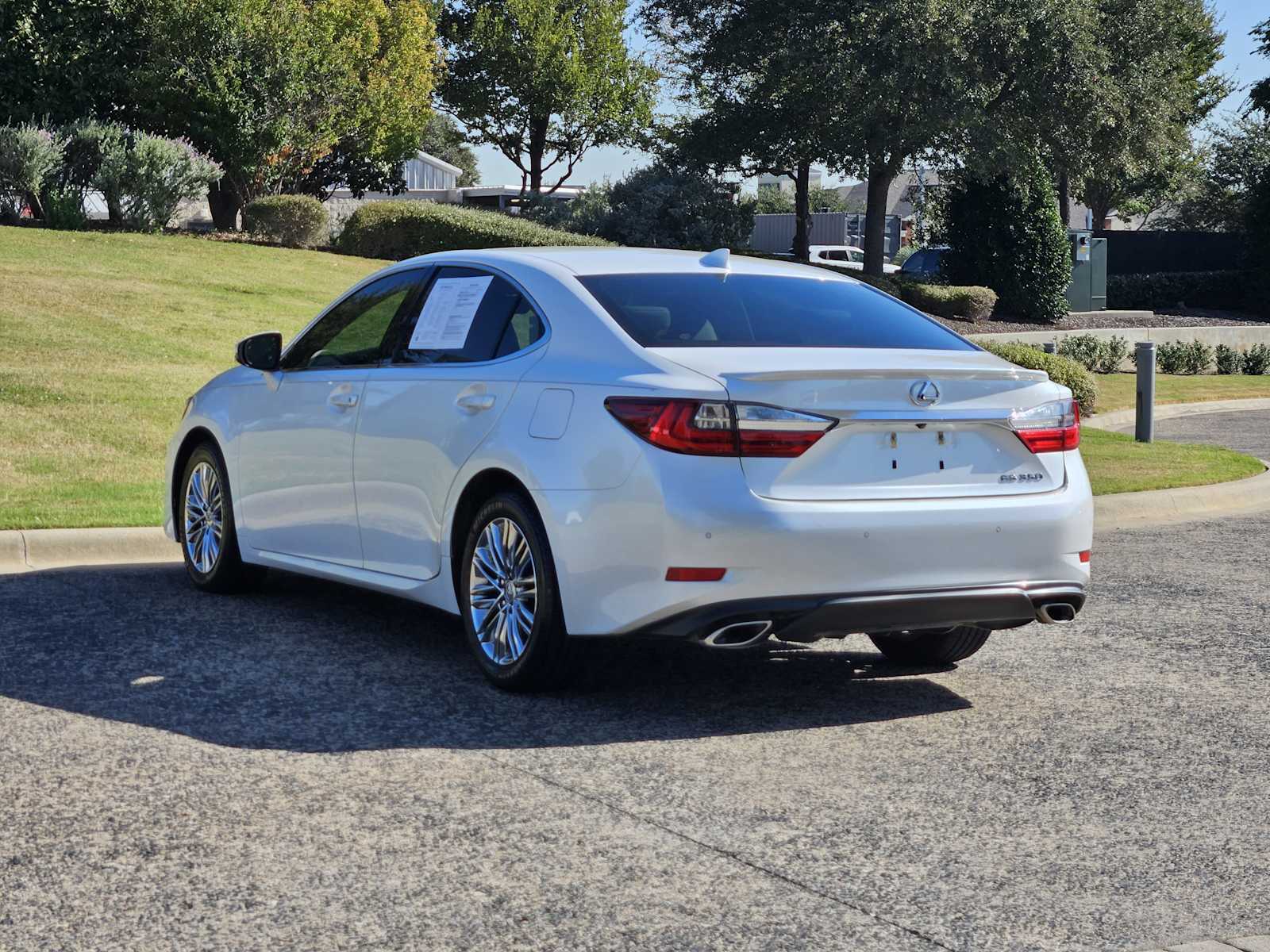 2017 Lexus ES 350 photo 4