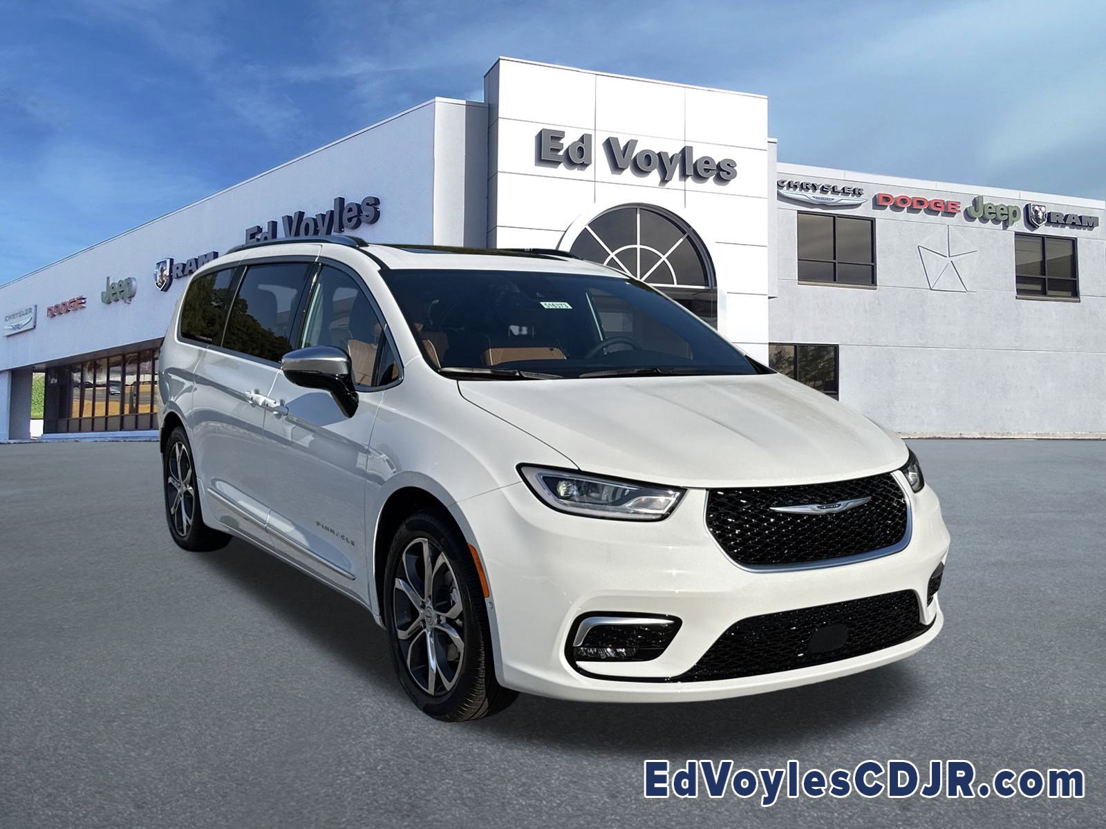 2026 Chrysler Pacifica Pinnacle's photo