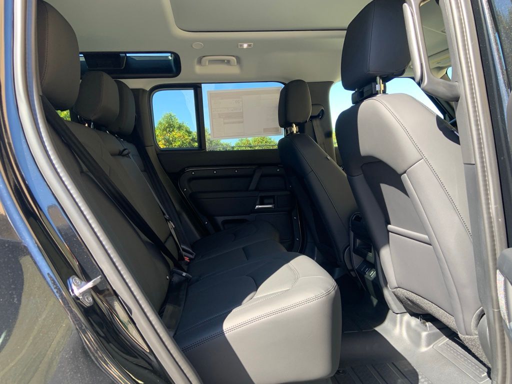 2026 Land Rover Defender 110 S photo 17