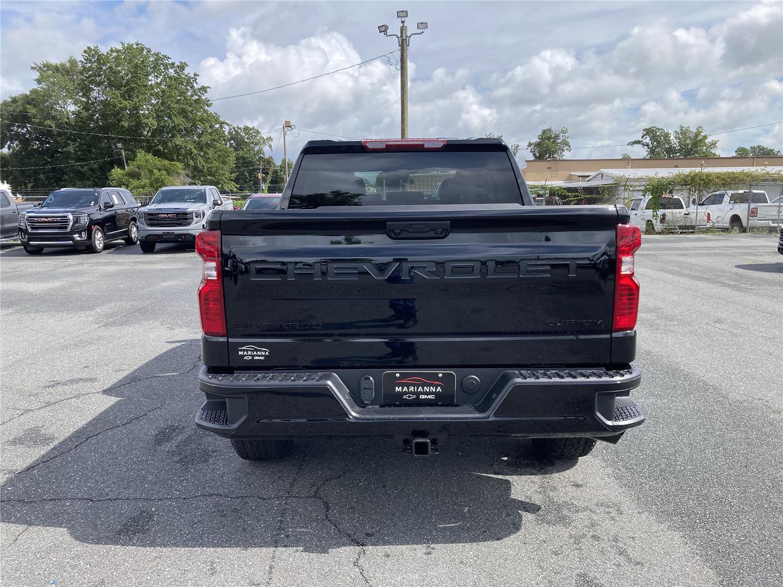 2026 Chevrolet Silverado 1500 Custom photo 3