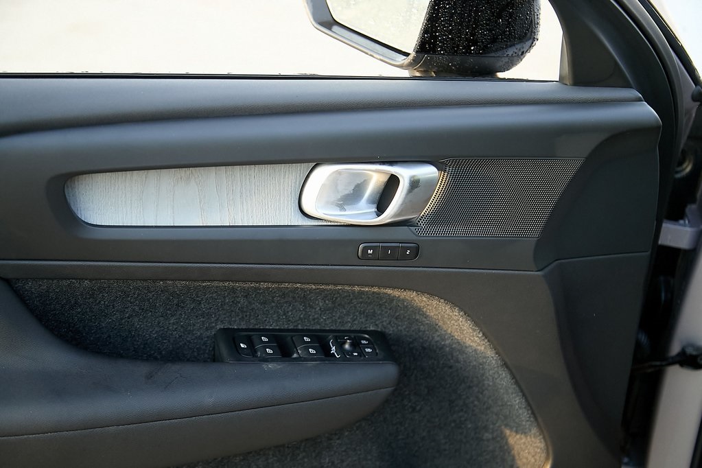 2026 VOLVO XC40 - Image 11