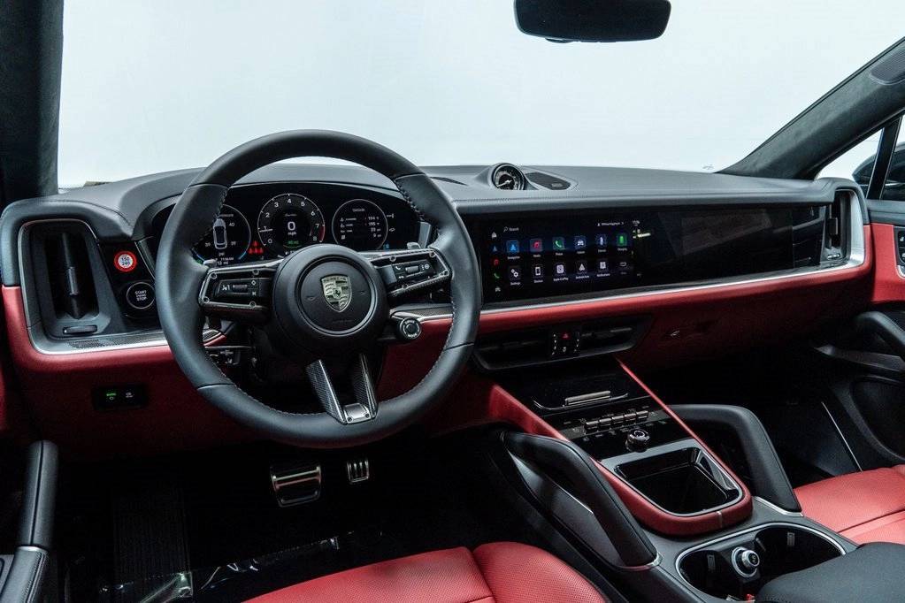 2026 Porsche Cayenne Turbo E-Hybrid Coupe photo 3