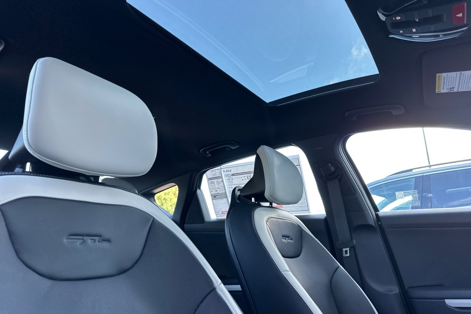 2025 Kia K4 GT-Line photo 12