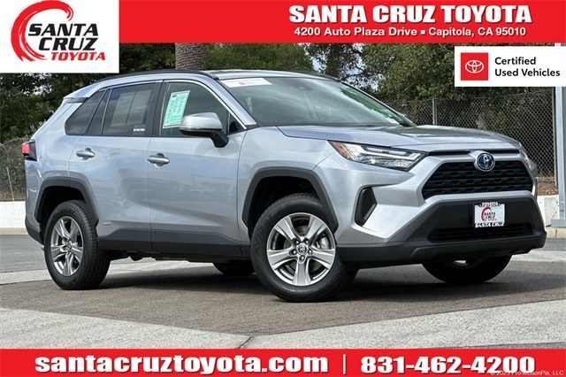 2024 Toyota RAV4 XLE's photo