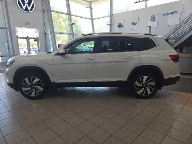 2025 Volkswagen Atlas SEL photo 4