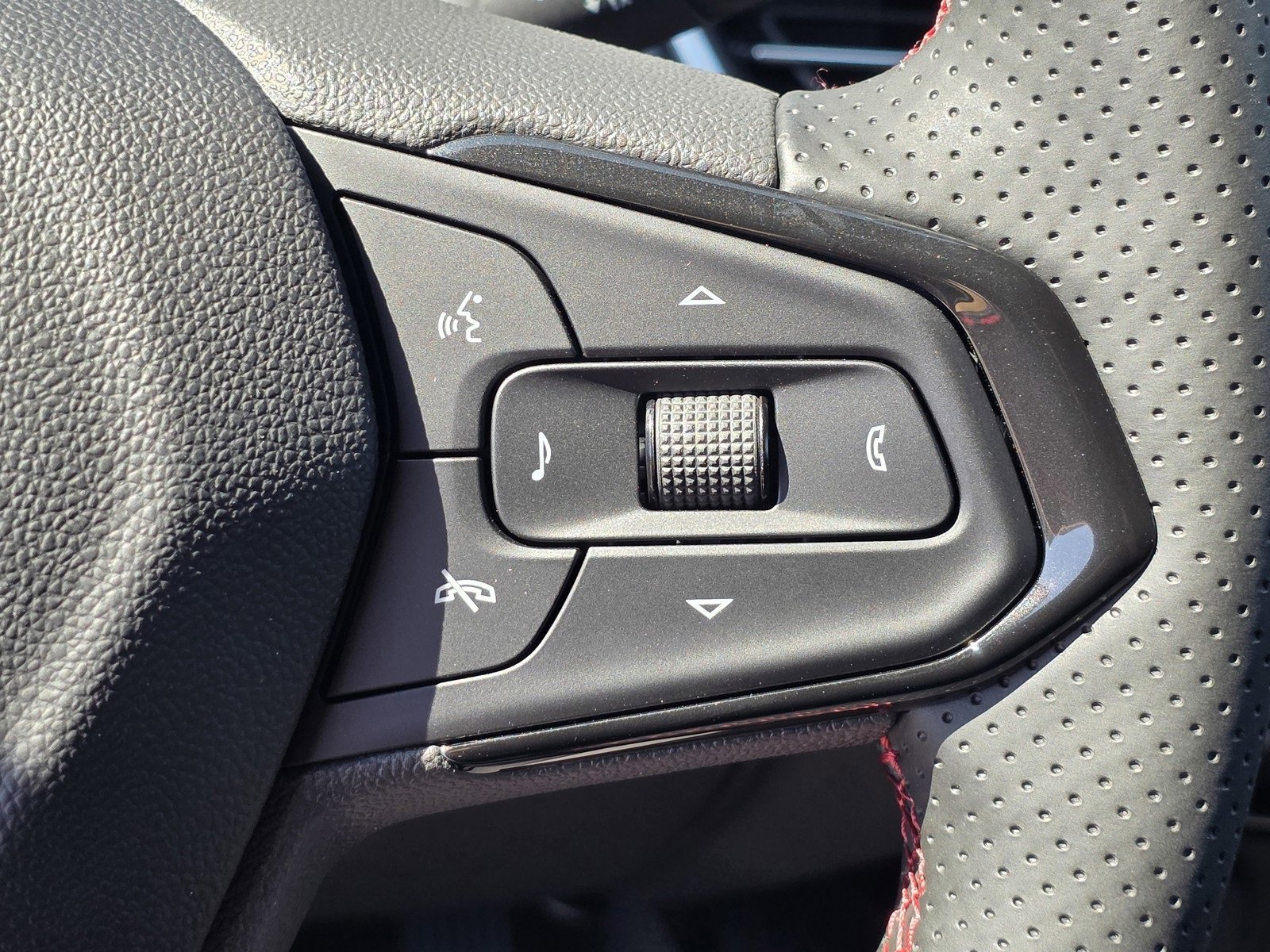 2025 Chevrolet Trax photo 32