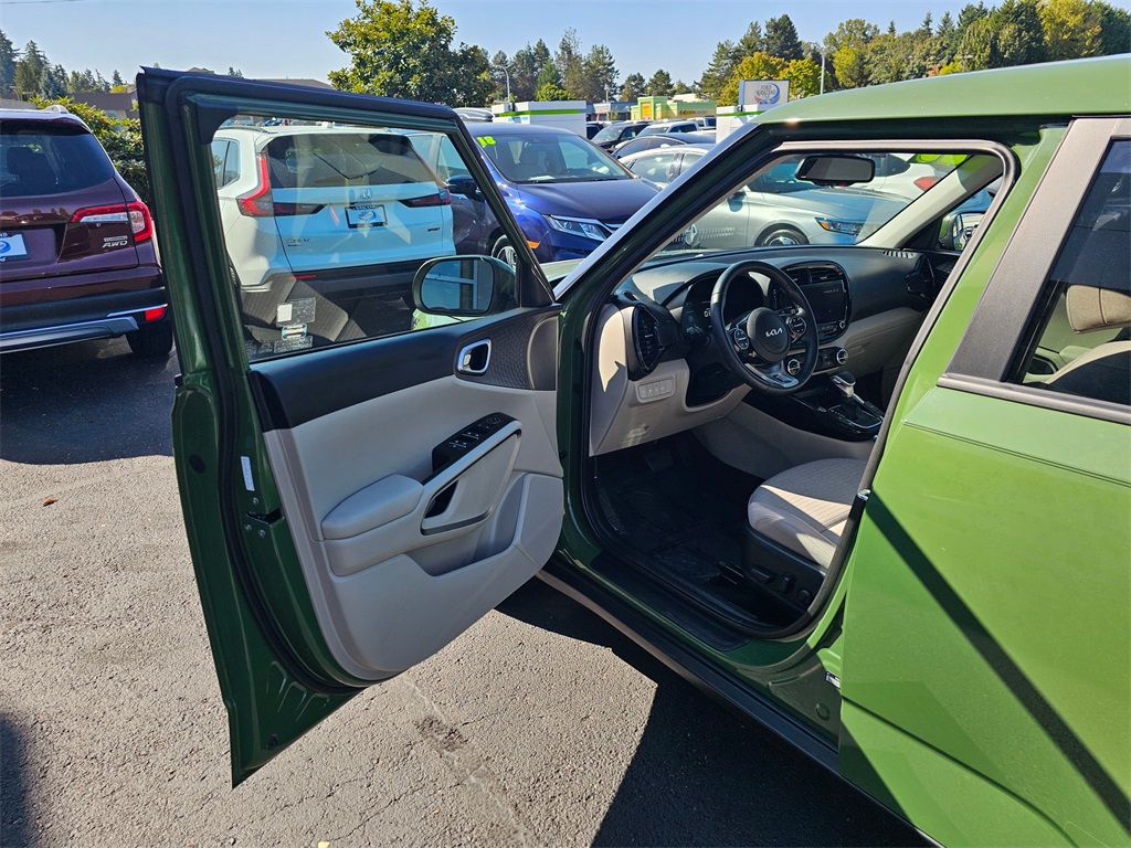2023 Kia Soul EX photo 18