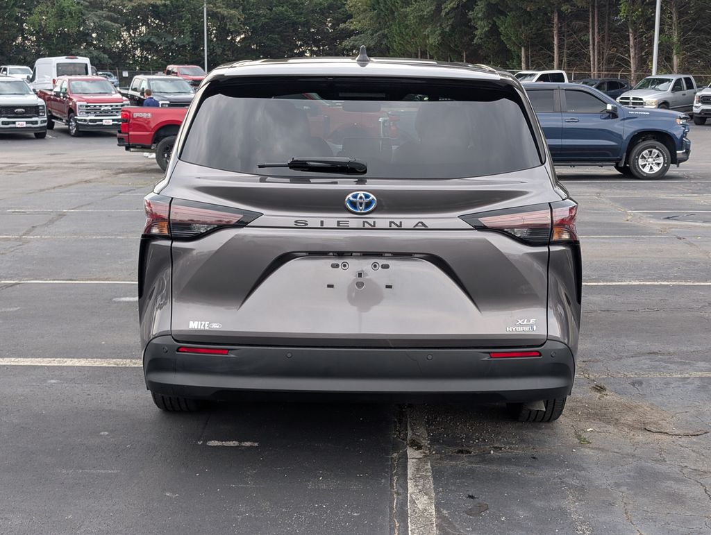 2024 Toyota Sienna XLE photo 6