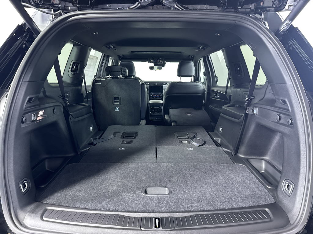 2025 Jeep Grand Cherokee Laredo Altitude photo 3