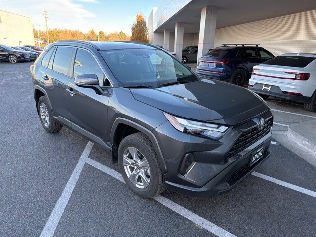 2024 Toyota RAV4 XLE photo 2