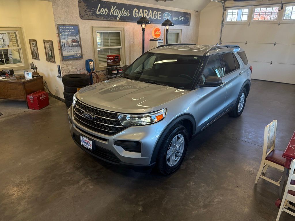 2023 Ford Explorer XLT photo 2