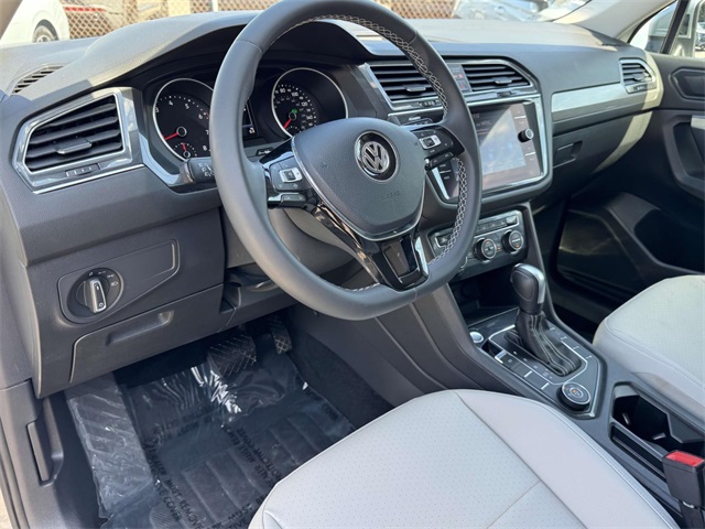 2021 Volkswagen Tiguan SE photo 2