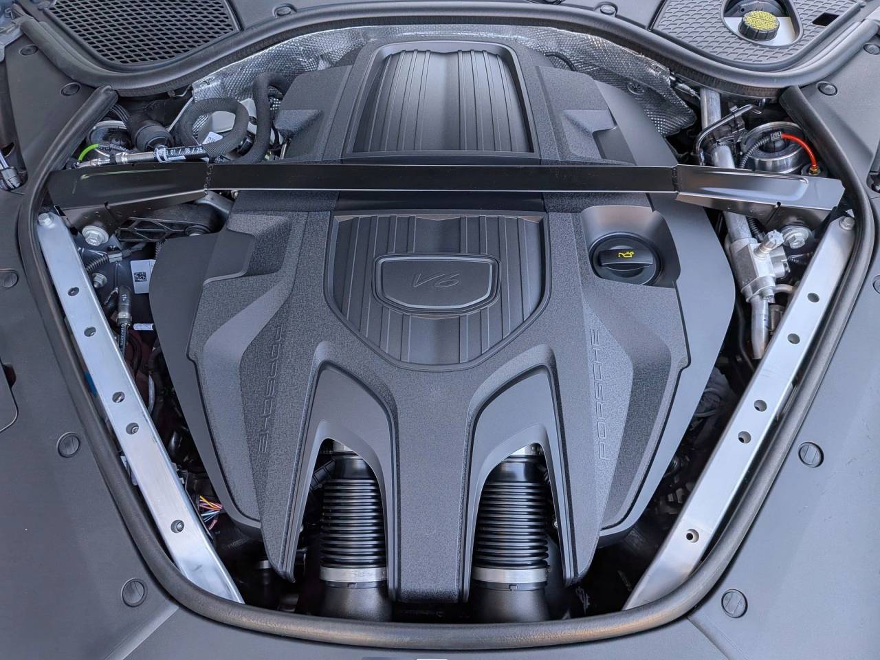 2026 Porsche Panamera E-Hybrid 4 photo 25