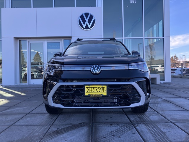 2025 Volkswagen Taos SEL photo 2