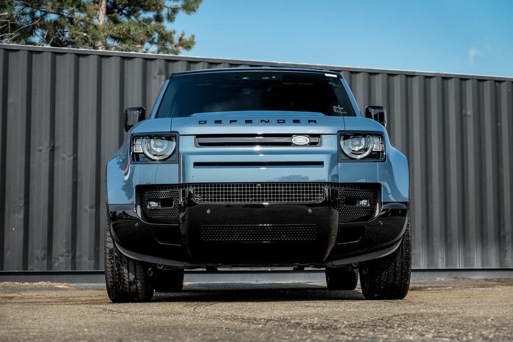 2025 Land Rover Defender 110 X-Dynamic SE photo 5