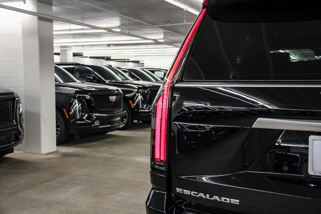 2026 Cadillac Escalade Luxury photo 4