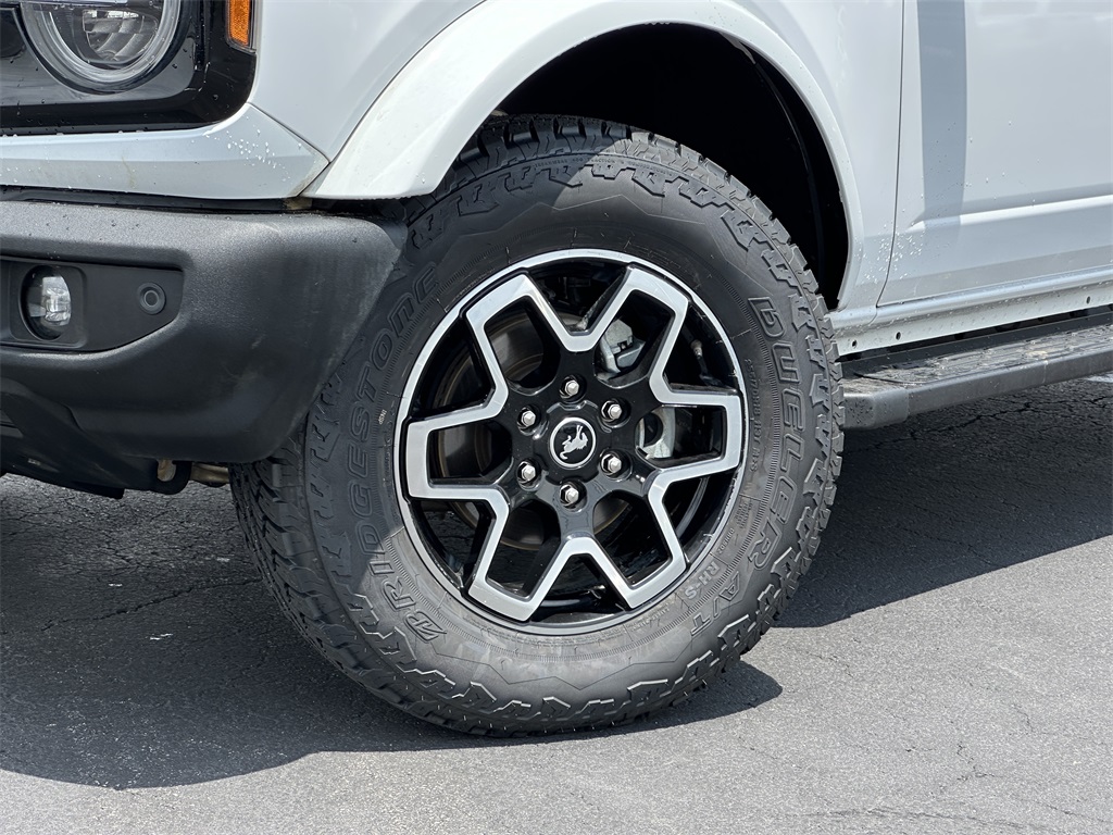 2022 Ford Bronco Outer Banks photo 2