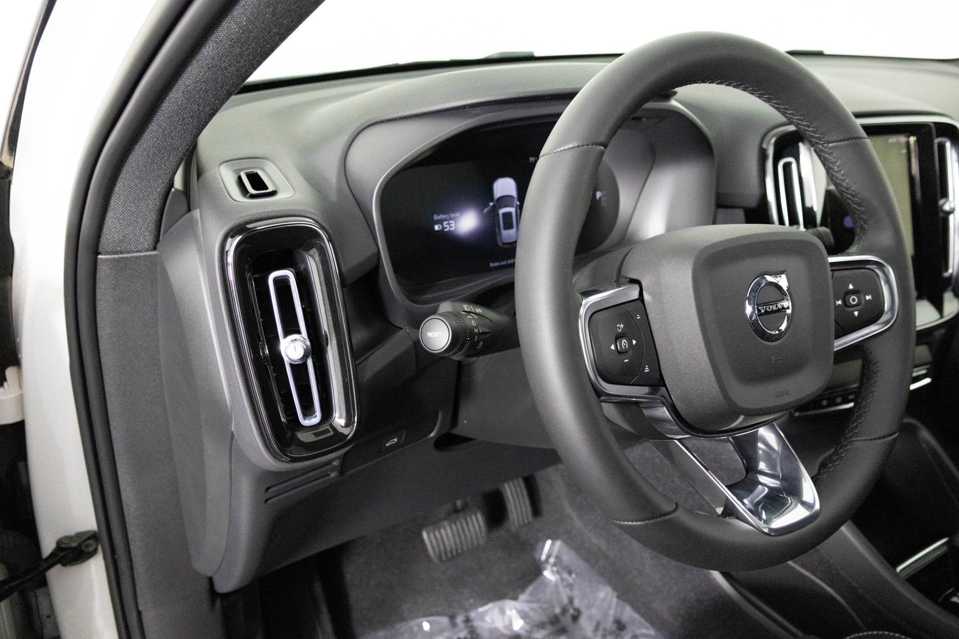 2023 Volvo XC40 Recharge Plus photo 18