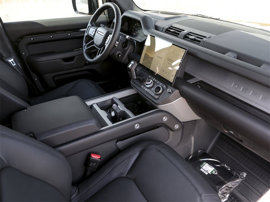 2026 Land Rover Defender 110 V8 photo 34