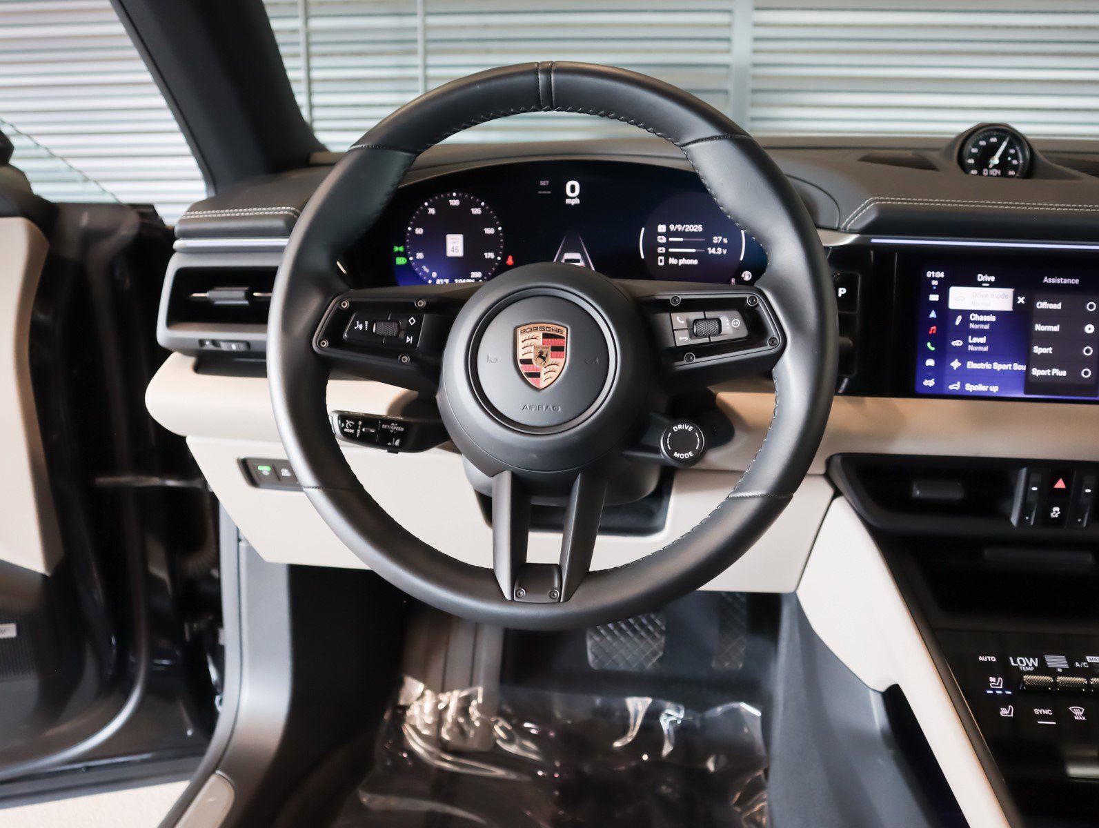 2025 Porsche Macan Electric photo 15