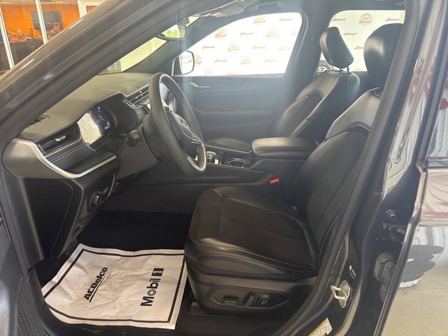 2023 Jeep Grand Cherokee Altitude photo 3