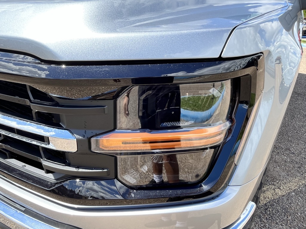 2025 Ford F-150 XLT photo 8