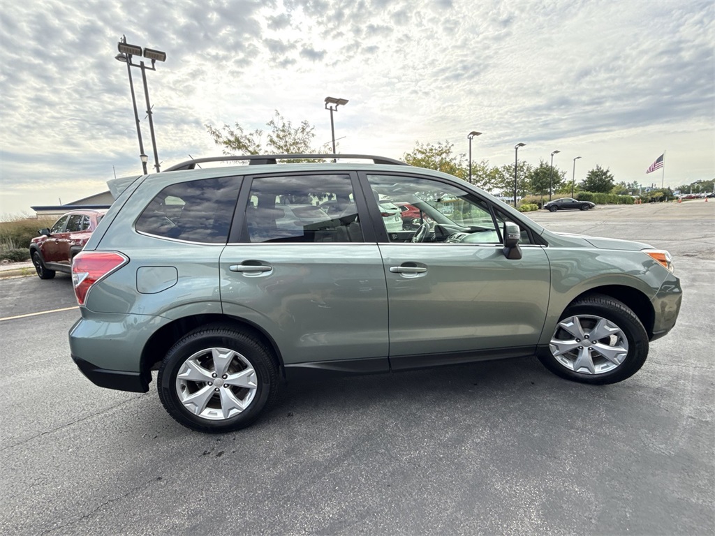 2014 Subaru Forester 2.5i Touring photo 4