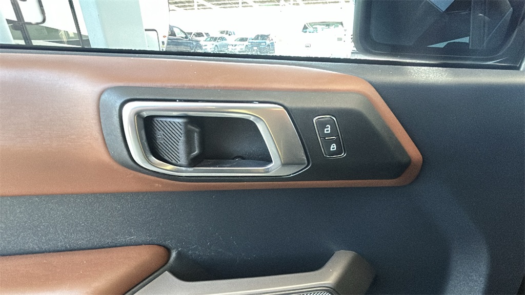 2022 Ford Bronco Outer Banks photo 17