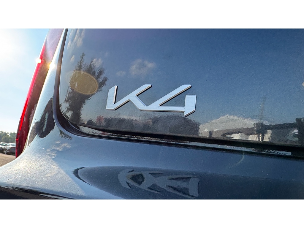 2025 Kia K4 GT-Line photo 4