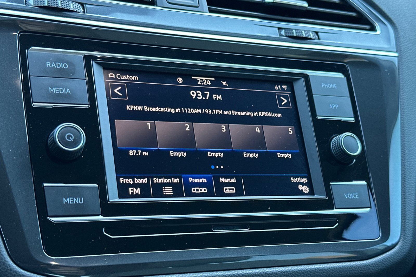 2023 Volkswagen Tiguan S photo 18